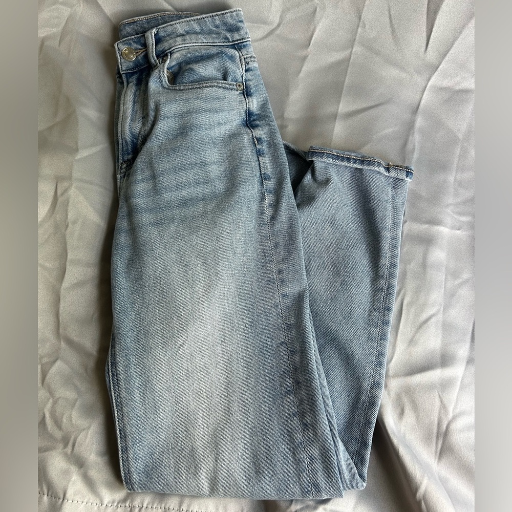 American Eagle mom straight Jean 000